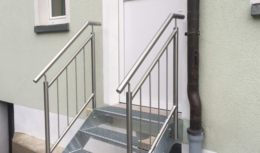 Stahltreppe mit Geländer